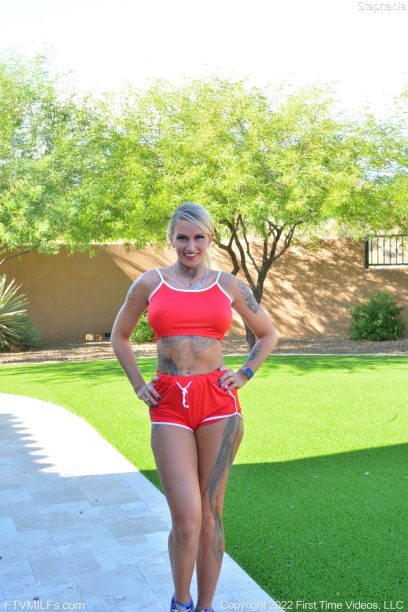 Tattooed MILF trainer Stephanie outdoor workout 01